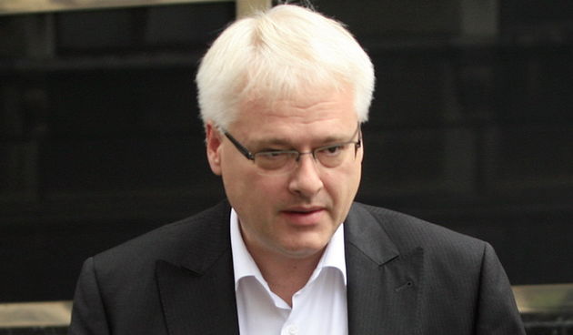 Rijeka, 200711.
Predsjednik Ivo Josipovic u dvodnevnom je posjetu Rijeci. Jutros ga je ispred hotela Bonavia docekao gradonacelnik Rijeke Vojko Obersnel, a potom ce skupa u obilazak muzeja starih racunala Peek and Poke i na kavu s gradjanima na Korzo.
Fot