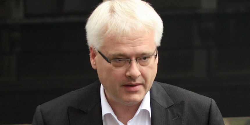 Rijeka, 200711.
Predsjednik Ivo Josipovic u dvodnevnom je posjetu Rijeci. Jutros ga je ispred hotela Bonavia docekao gradonacelnik Rijeke Vojko Obersnel, a potom ce skupa u obilazak muzeja starih racunala Peek and Poke i na kavu s gradjanima na Korzo.
Fot Rijeka, 200711.
Predsjednik Ivo Josipovic u dvodnevnom je posjetu Rijeci. Jutros ga je ispred hotela Bonavia docekao gradonacelnik Rijeke Vojko Obersnel, a potom ce skupa u obilazak muzeja starih racunala Peek and Poke i na kavu s gradjanima na Korzo.
Fot