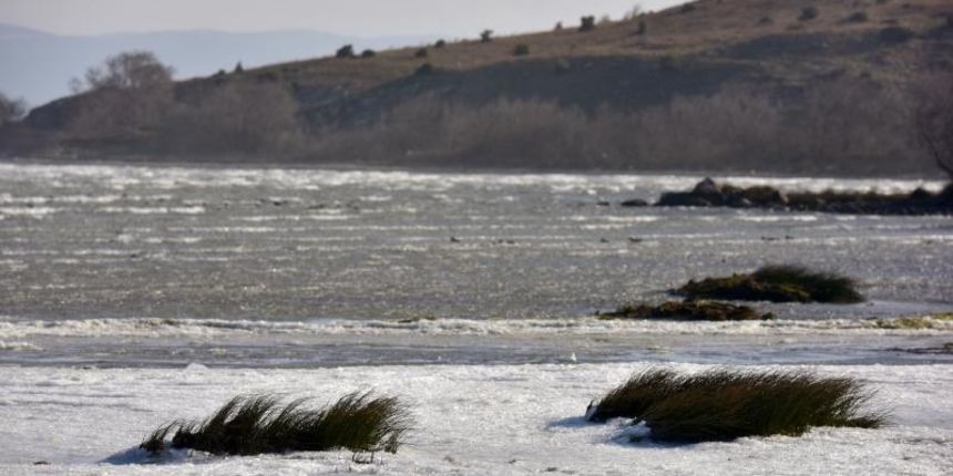 Jaka bura na zadarskom području otežava cestovni i pomorski promet, foto: Dino STanin/PIXSELL