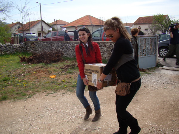 Humanitani uskrsni konvoj Zadar – Oklaj