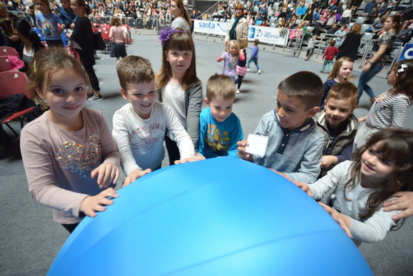 Predstava “Maša i Medvjed” moskovskog Dječjeg kazališta oduševila zadarske mališane Predstava “Maša i Medvjed” moskovskog Dječjeg kazališta oduševila zadarske mališane