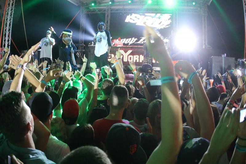 10.07.2013., Novalja – Americki reper Snoop Dogg, odnosno Snoop Lion, nastupio je u prepunom klubu Papaya na Zrcu u sklopu Fresh Island festivala. Photo: Filip Brala/PIXSELL 10.07.2013., Novalja – Americki reper Snoop Dogg, odnosno Snoop Lion, nastupio je u prepunom klubu Papaya na Zrcu u sklopu Fresh Island festivala. Photo: Filip Brala/PIXSELL