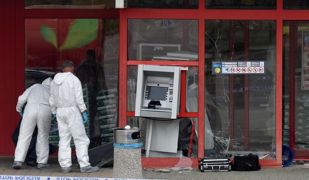 Nepoznati počinitelji eksplozivom raznijeli bankomat na ulazu u Plodine