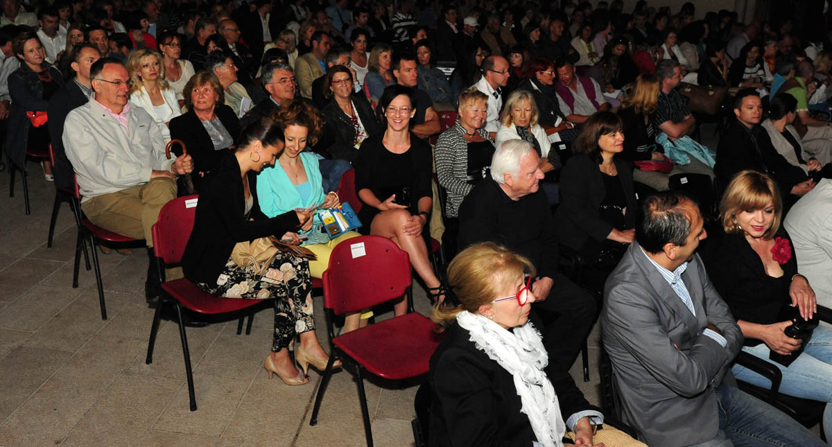 Zadar, 28.06.2013. snimio: Nenad Marčev, 
19. Zadarsko kazališno ljeto 
Zagrebačka filharmonija 
SALSA FILARMÓNICA 
Dirigent: Alan Bjelinski 
Nastupili: Ricardo Luque 
Olvido Ruiz Castellanos (Kuba) 
Poljana Šime Budinića