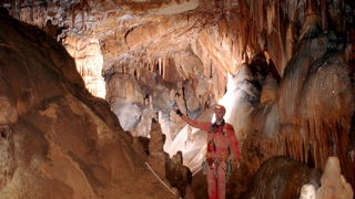 Zadar, 030510.
Jama Golubnjaca duboka 800 metara nalazi se u zegarskom zaseoku Komazeci, a prvih 200 metara uredjuje se u turisticke svrhe.
Na fotografiji speleolozi u jami.
Foto: privatna arhiva / CROPIX Zadar, 030510.
Jama Golubnjaca duboka 800 metara nalazi se u zegarskom zaseoku Komazeci, a prvih 200 metara uredjuje se u turisticke svrhe.
Na fotografiji speleolozi u jami.
Foto: privatna arhiva / CROPIX