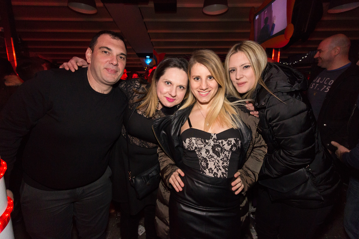 Doček 2017: Najluđa noć na zadarskom Poluotoku privukla više tisuća Zadrana i gostiju Doček 2017: Najluđa noć na zadarskom Poluotoku privukla više tisuća Zadrana i gostiju