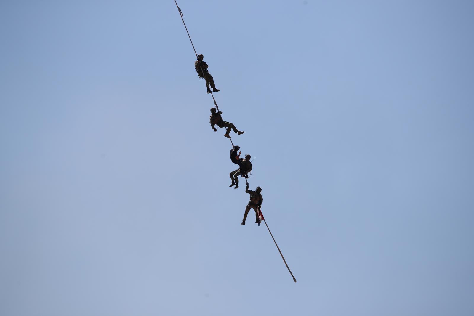 Preleti Rafalea i Krila oluje na obilježavanju 29. obljetnice VRO Oluja @ Knin Preleti Rafalea i Krila oluje na obilježavanju 29. obljetnice VRO Oluja @ Knin