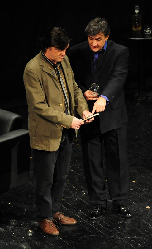 Predstava “Art” u HNK Zadar, foto: Nenad Marčev Predstava “Art” u HNK Zadar, foto: Nenad Marčev