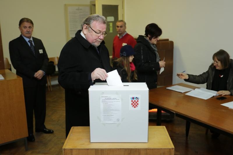 Zagreb – Vladimir Seks glasovao u drugom krugu predsjednickih izbora. Photo: Grgur Zucko/PIXSELL Zagreb – Vladimir Seks glasovao u drugom krugu predsjednickih izbora. Photo: Grgur Zucko/PIXSELL