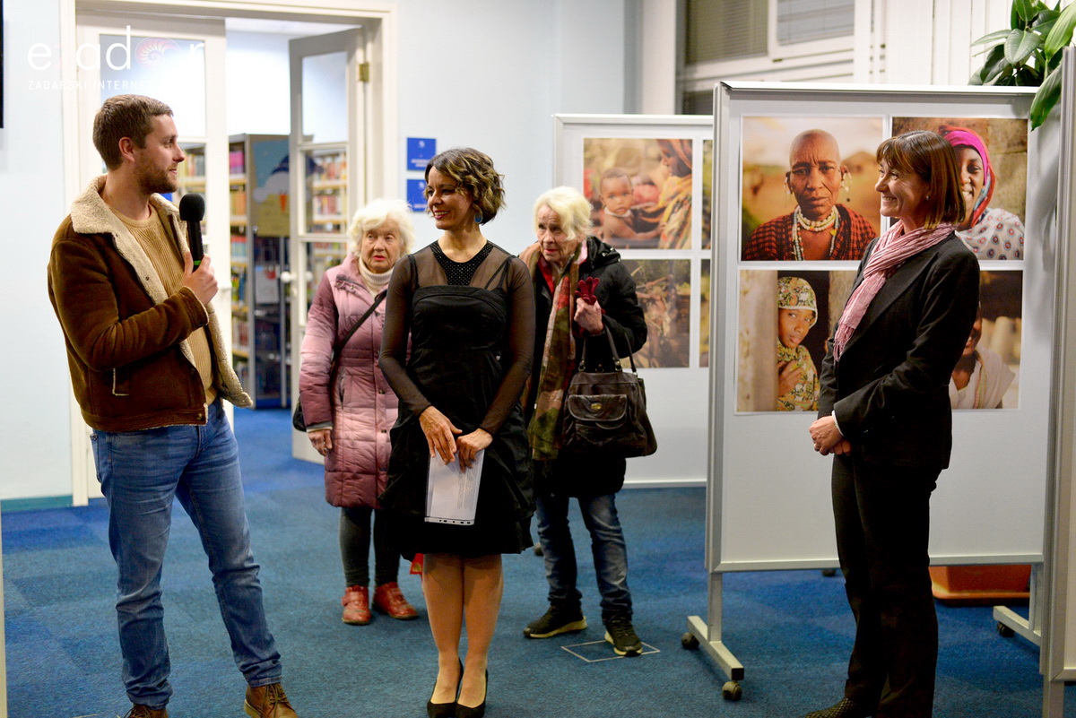 Gradska knjižnica Zadar: Otvorenje izložbe fotografija “Afrika na kvadrat” autora Filipa Brale Gradska knjižnica Zadar: Otvorenje izložbe fotografija “Afrika na kvadrat” autora Filipa Brale