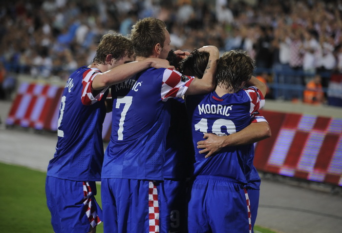 Tel Aviv, 091010.
Ramat-Gan Stadion.
Kvalifikacijska nogometna utakmica grupe F izmedju Izraela i Hrvatske za Euro 2012 u Poljskoj i Ukrajini.
Na slici: slavlje nase reprezentacije nakon gola.
Foto: Drago Sopta / CROPIX