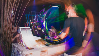 DJ Andrologic @ Cocktail bar Mango, 11.7.2015. (foto: Ivan Toman) DJ Andrologic @ Cocktail bar Mango, 11.7.2015. (foto: Ivan Toman)