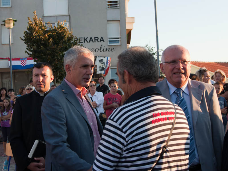 Bili Brig kod Ošk. Zadarski otoci: Svečanost imenovanja trga po D.T. Gavranu, foto: Darko Belančić