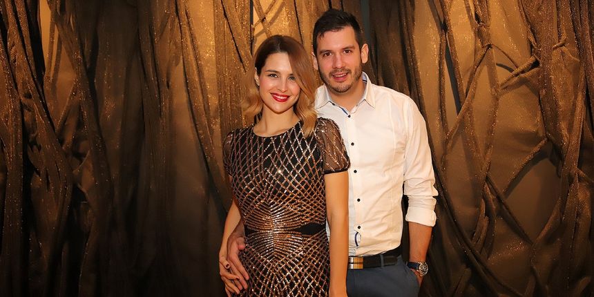 Među brojnima okupljenima bila je i voditeljica Doris Pinčić Rogoznica, sa suprugom Borisom Rogoznicom Među brojnima okupljenima bila je i voditeljica Doris Pinčić Rogoznica, sa suprugom Borisom Rogoznicom