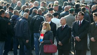 08.10.2013., Zagreb – U povodu Dana neovisnosti na groblju Mirogoju polozeni su zajednicki vijenci predsjednika Republike Hrvatske, predsjednika Hrvatskoga sabora, predsjednika Vlade RH, izaslanstva Oruzanih snaga i izaslanstvo Ravnateljstva policije. U p