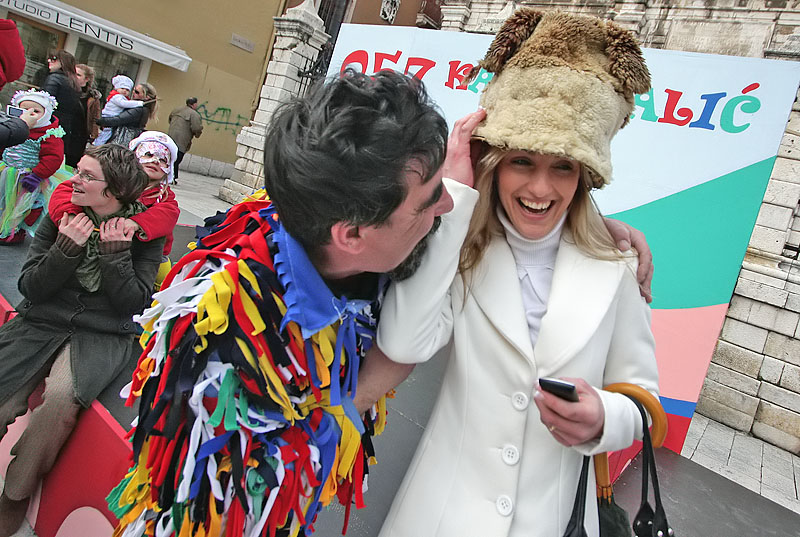 Povorka karnevalske skupine “Sovinjski pusti”