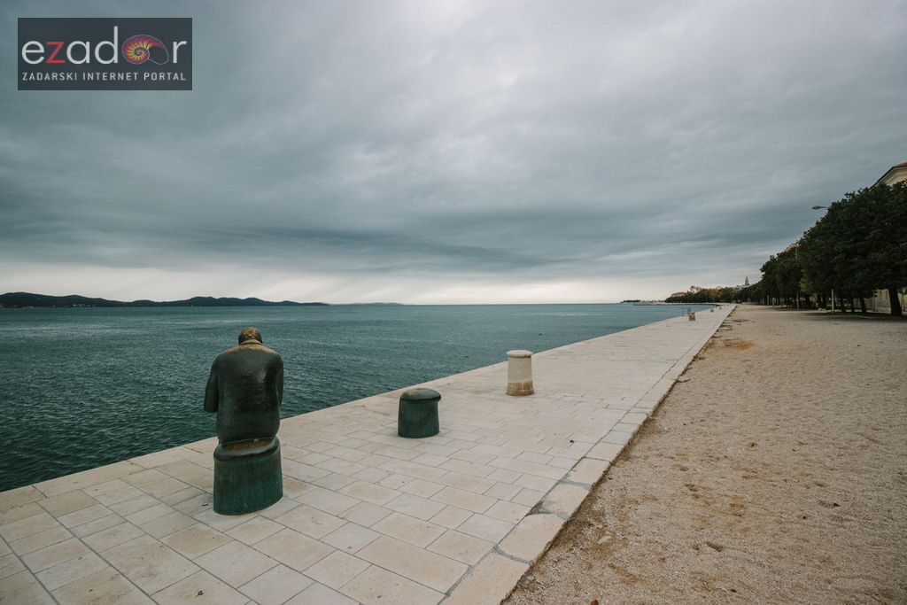 Đir po gradu, ponedjeljak 13. studenog 2017. Špiro, škura bura, riva