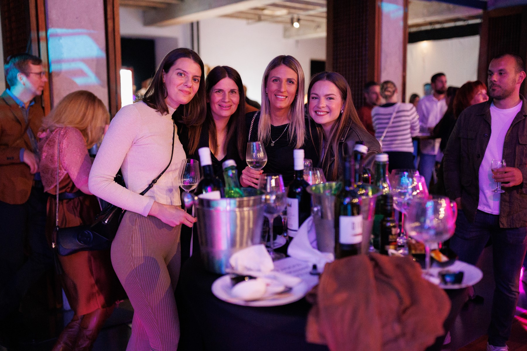 Gala večera japanskih i hrvatskih kuhara napunila Arsenal do posljednjeg mjesta Gala večera japanskih i hrvatskih kuhara napunila Arsenal do posljednjeg mjesta