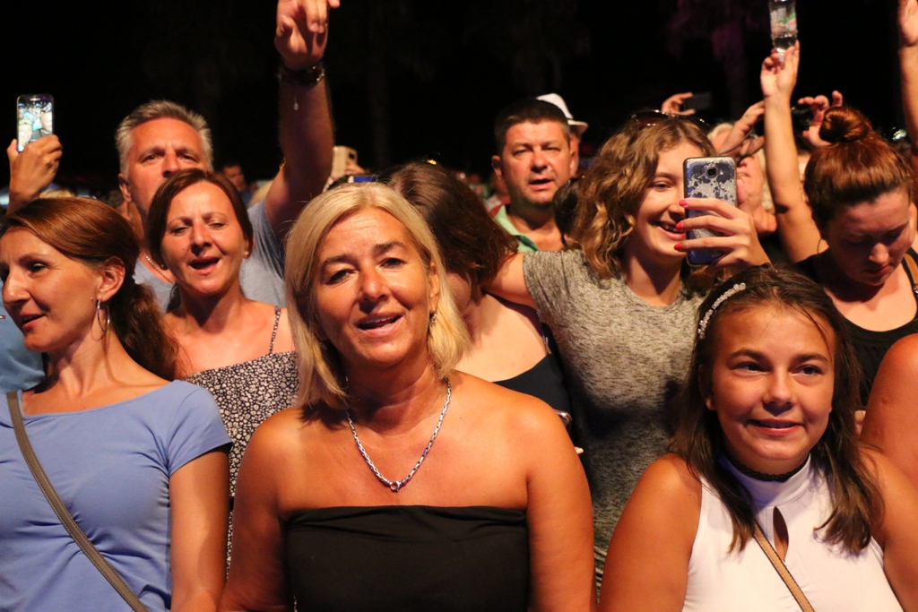 S Alenom Islamovićem po pljusku pjevalo šest tisuća Virana