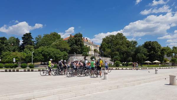 Đir uz more 19. srpnja 2016. – Uvala Draženica, kupalište Jadran, Moprske orgulje i Pozdrav suncu, zadarska riva… Foto: Mladen Malik Đir uz more 19. srpnja 2016. – Uvala Draženica, kupalište Jadran, Moprske orgulje i Pozdrav suncu, zadarska riva… Foto: Mladen Malik