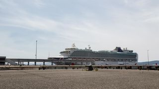 Zadar: Jutros u Gaženicu uplovio kruzer Azura Zadar: Jutros u Gaženicu uplovio kruzer Azura