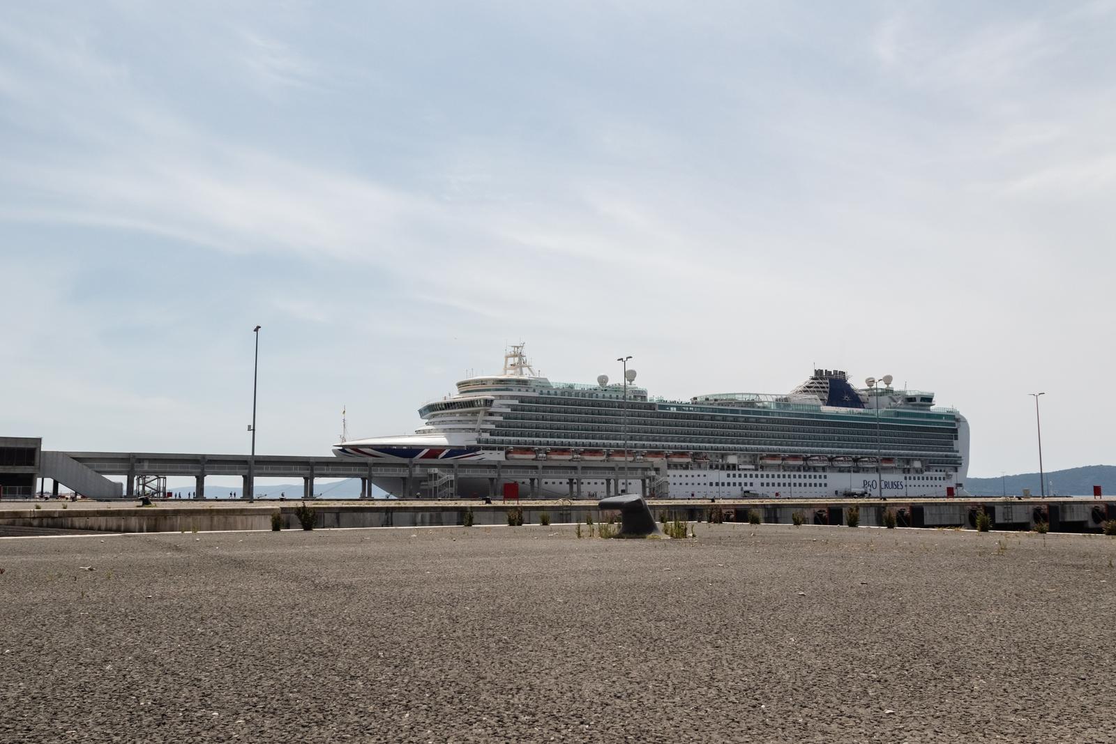 Zadar: Jutros u Gaženicu uplovio kruzer Azura Zadar: Jutros u Gaženicu uplovio kruzer Azura