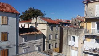 Sunčan dan u Zadru, Varoš, fasada