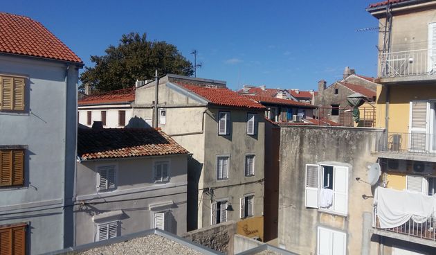 Sunčan dan u Zadru, Varoš, fasada