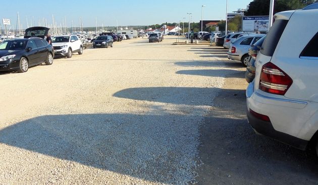 Biograd na Moru, parkiralište