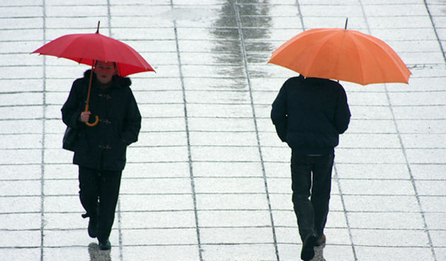 Đir po gradu 6. veljače 2010., kiša, kišobran (Foto:Saša Čuka)