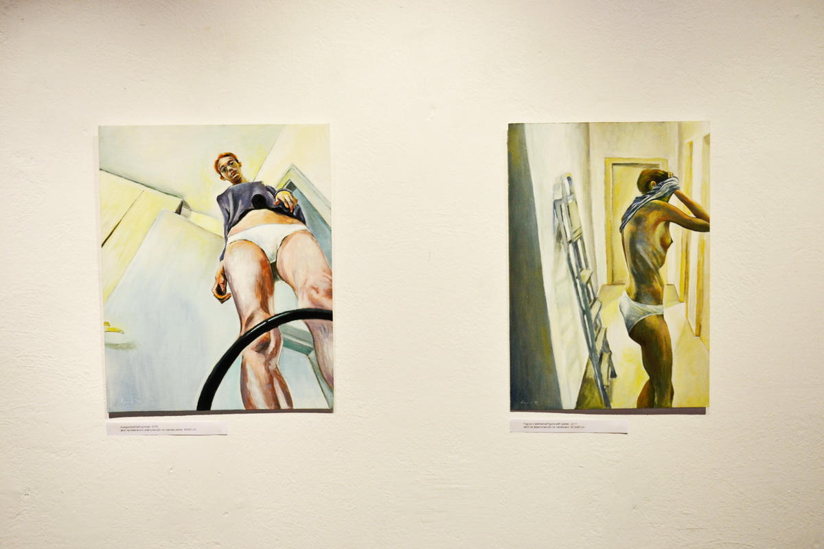 U galeriji Kninskog muzeja otvorena izložba slika “Autoportreti” Marine Ćorić