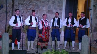 U subotu, 16. srpnja, na Kaštelu Benković u Benkovcu, u sklopu Benkovačkog kulturnog ljeta održan je “9. Etno festival – Benkovac 2016.” U subotu, 16. srpnja, na Kaštelu Benković u Benkovcu, u sklopu Benkovačkog kulturnog ljeta održan je “9. Etno festival – Benkovac 2016.”