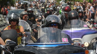 Zadar, 280511.
Odrzana je parada Harley Davidson motora izmedju Zadra i Biograda u kojoj je sudjelovalo vise tisuca motora.
Na slici: detalj s parade.
Foto: Vladimir Ivanov / CROPIX Zadar, 280511.
Odrzana je parada Harley Davidson motora izmedju Zadra i Biograda u kojoj je sudjelovalo vise tisuca motora.
Na slici: detalj s parade.
Foto: Vladimir Ivanov / CROPIX