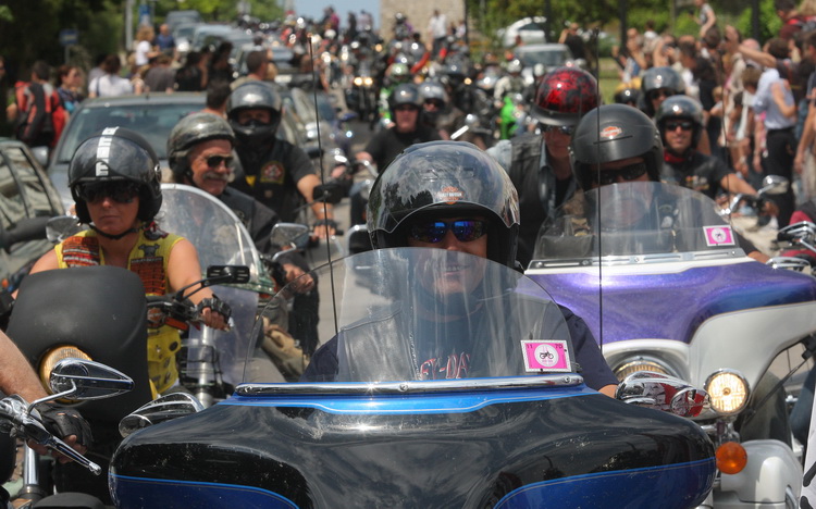Zadar, 280511.
Odrzana je parada Harley Davidson motora izmedju Zadra i Biograda u kojoj je sudjelovalo vise tisuca motora.
Na slici: detalj s parade.
Foto: Vladimir Ivanov / CROPIX Zadar, 280511.
Odrzana je parada Harley Davidson motora izmedju Zadra i Biograda u kojoj je sudjelovalo vise tisuca motora.
Na slici: detalj s parade.
Foto: Vladimir Ivanov / CROPIX