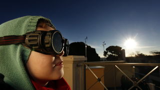 Pula,040111.
Djelomicna pomracina sunca mogla se vidjeti iz cijele hrvatske. Puljani su ovaj rijetki prizor uz zastitu filtera promatrali i fotografirali sa Pulske zvjezdarnice na monte zaru.
Foto: Srecko Niketic / CROPIX