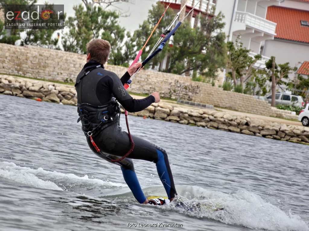 Kiteri guštali u refulima ninske bure Kiteri guštali u refulima ninske bure