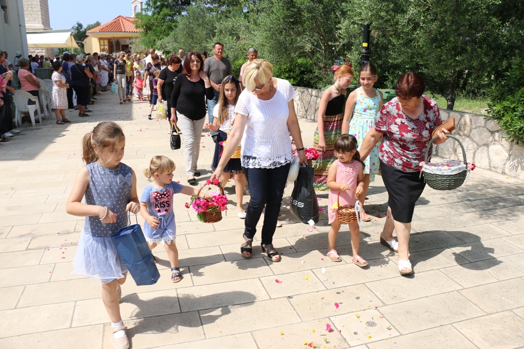 Tradicionalna procesija Tijelova ulicama Vira Tradicionalna procesija Tijelova ulicama Vira