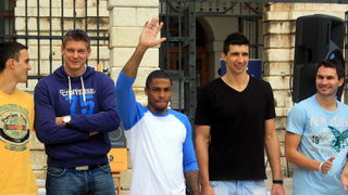 Narodni trg: Predstavljene košarakašice i košarkaši Zadra. foto: Mladen Malik