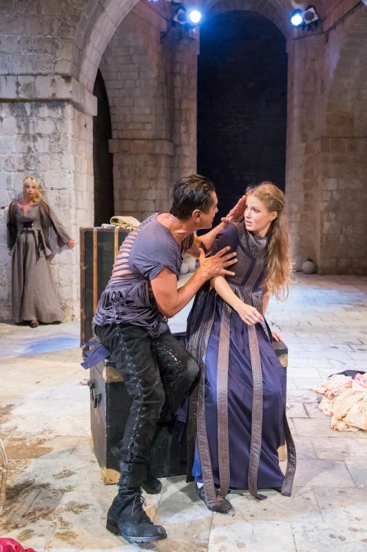 Povodom obiljezavanja 400. godina smrti Williama Shakespearea premijerno je izveden Othello, tragedija Williama Shakespearea u režiji Ivice Boban i s Draganom Despotom kao Othellom