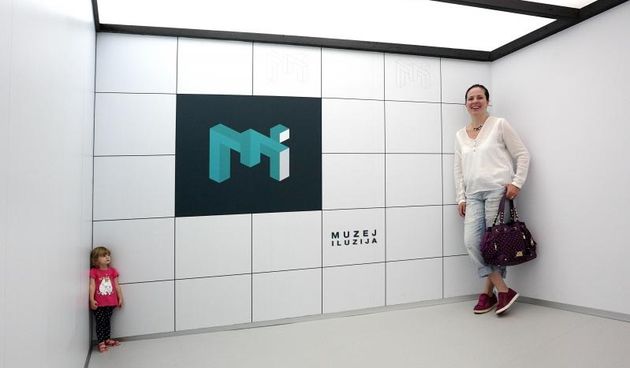 Interaktivni Muzej iluzija privukao velik broj posjetitelja koji su se zabavili. Photo: Zarko Basic/PIXSELL