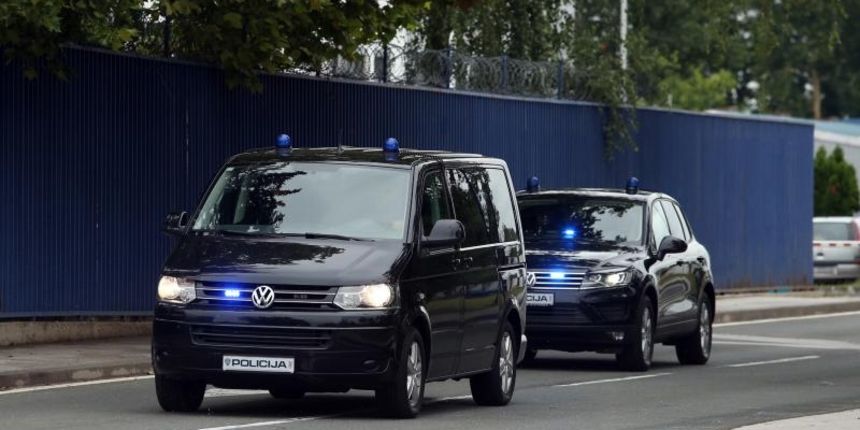 09.07.2015., Zagreb – Dragan Vasiljkovic sletio je u Medjunarodnu Zracnu Luku Zagreb od kuda nastavlja put prema splitskom Drzavnom odvjetnistvu na njegovo prvo ispitivanje. Photo: Robert Anic/PIXSELL 09.07.2015., Zagreb – Dragan Vasiljkovic sletio je u Medjunarodnu Zracnu Luku Zagreb od kuda nastavlja put prema splitskom Drzavnom odvjetnistvu na njegovo prvo ispitivanje. Photo: Robert Anic/PIXSELL