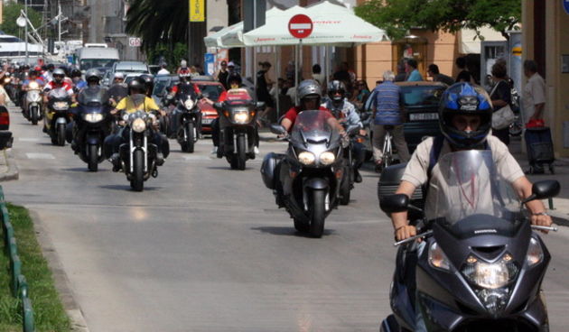 Karusel bikera na Branimirovoj obali u Zadru, Foto: Mladen Malik