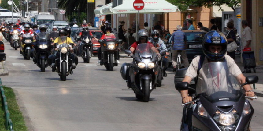 Karusel bikera na Branimirovoj obali u Zadru, Foto: Mladen Malik