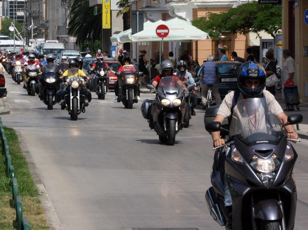Karusel bikera na Branimirovoj obali u Zadru, Foto: Mladen Malik