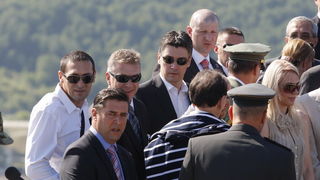Knin, 050810.
Proslava Dana pobjede i 15. godisnjice akcije Oluja u Kninu.
Na fotografiji: Ante Kotromanovic, Ranko Ostojic, Zoran Milanovic na kninskoj tvrdjavi
Foto: Jakov Prkic / Cropix Knin, 050810.
Proslava Dana pobjede i 15. godisnjice akcije Oluja u Kninu.
Na fotografiji: Ante Kotromanovic, Ranko Ostojic, Zoran Milanovic na kninskoj tvrdjavi
Foto: Jakov Prkic / Cropix