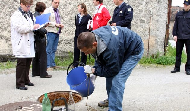 Inspektori u karlovačkoj pivovari(foto:Mario Pusic / CROPIX)