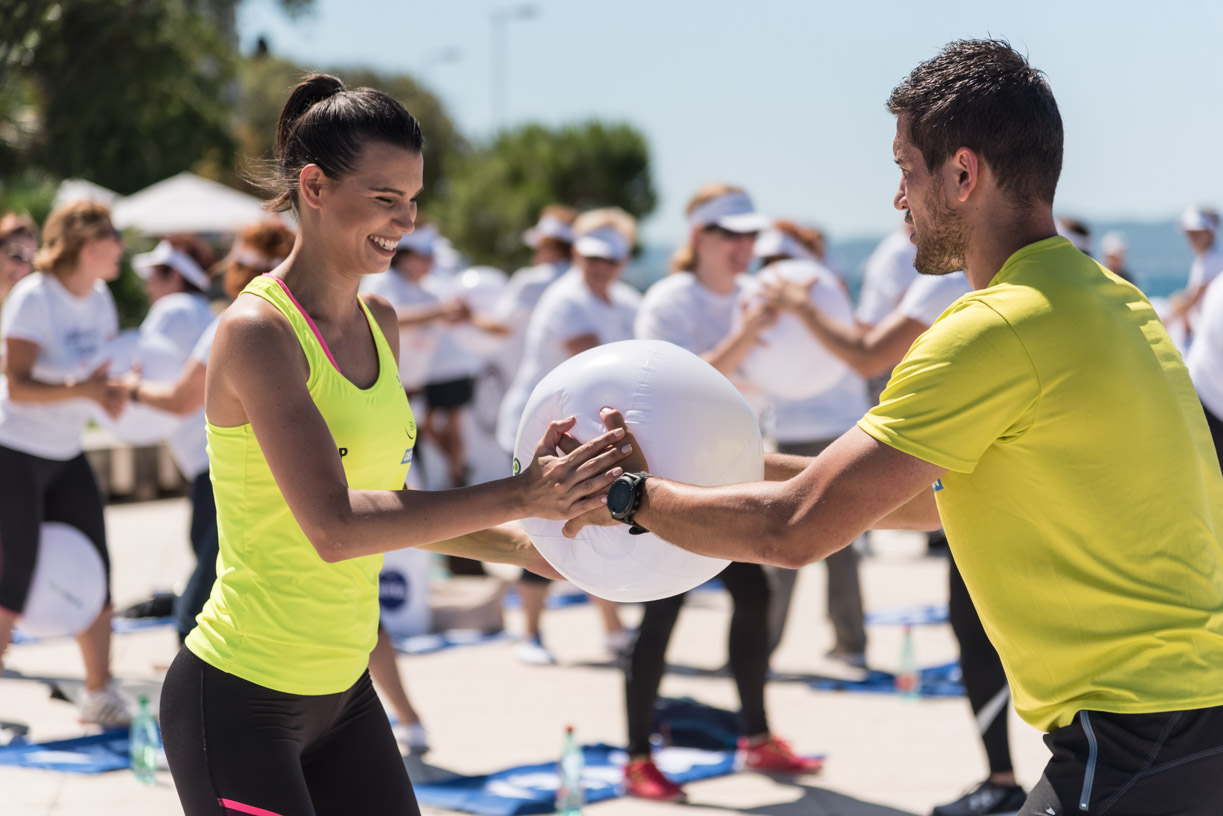 Stotinu vježbača na jutarnjem treningu Aktivne Hrvatske pozdravilo sunce Stotinu vježbača na jutarnjem treningu Aktivne Hrvatske pozdravilo sunce