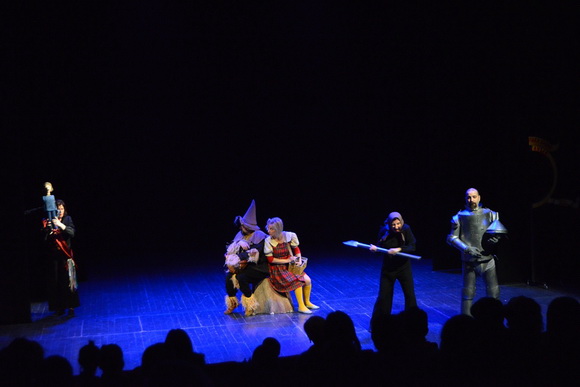 U Kazalištu lutaka Zadar odigrana je predstava “Čarobnjak iz Oza” u režiji Dražena Ferenčine. Foto: Iva Perinčić U Kazalištu lutaka Zadar odigrana je predstava “Čarobnjak iz Oza” u režiji Dražena Ferenčine. Foto: Iva Perinčić