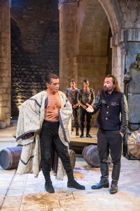 Povodom obiljezavanja 400. godina smrti Williama Shakespearea premijerno je izveden Othello, tragedija Williama Shakespearea u režiji Ivice Boban i s Draganom Despotom kao Othellom