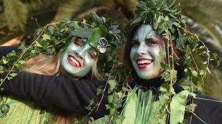 Karnevalska povorka krenula je s Branimirove obale prema Poluotoku. Photo: Dino Stanin/PIXSELL